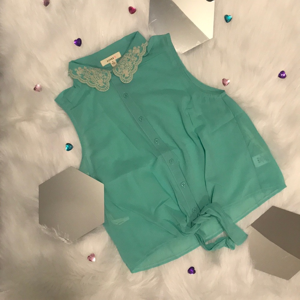 ✨ Tie-front Top ✨ - Picture 2 of 4